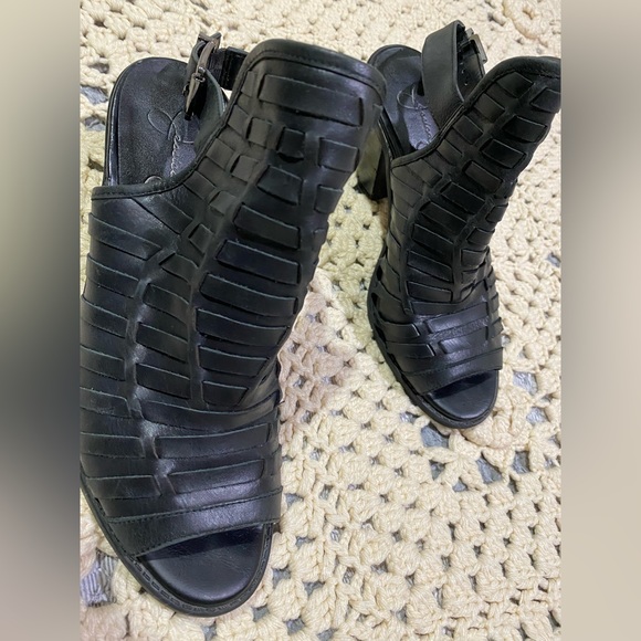 Jessica Simpson 
Shoes size 8.5 M / 38.5 
Leather upper 
Man/ made lining Sole - Picture 8 of 17